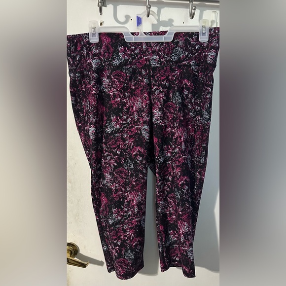 Livi Lane Bryant Burgundy Multi Colors Crop Active Yoga Pants - Picture 1 of 4